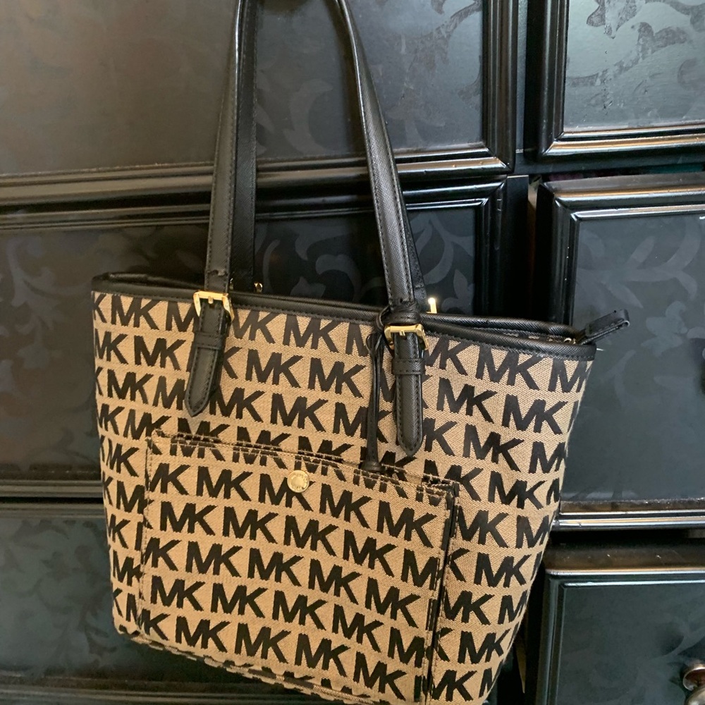 Micheal Kors purse
